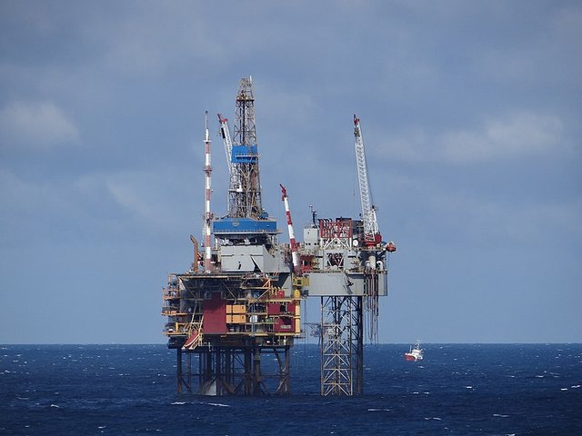 North Sea Oil Rig pic by Gary Bembridge