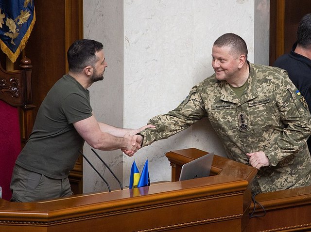 Former head of Ukraine armed forces Zaluzhny (right). Sacked by President Zelensky (left) photo by Presidential office